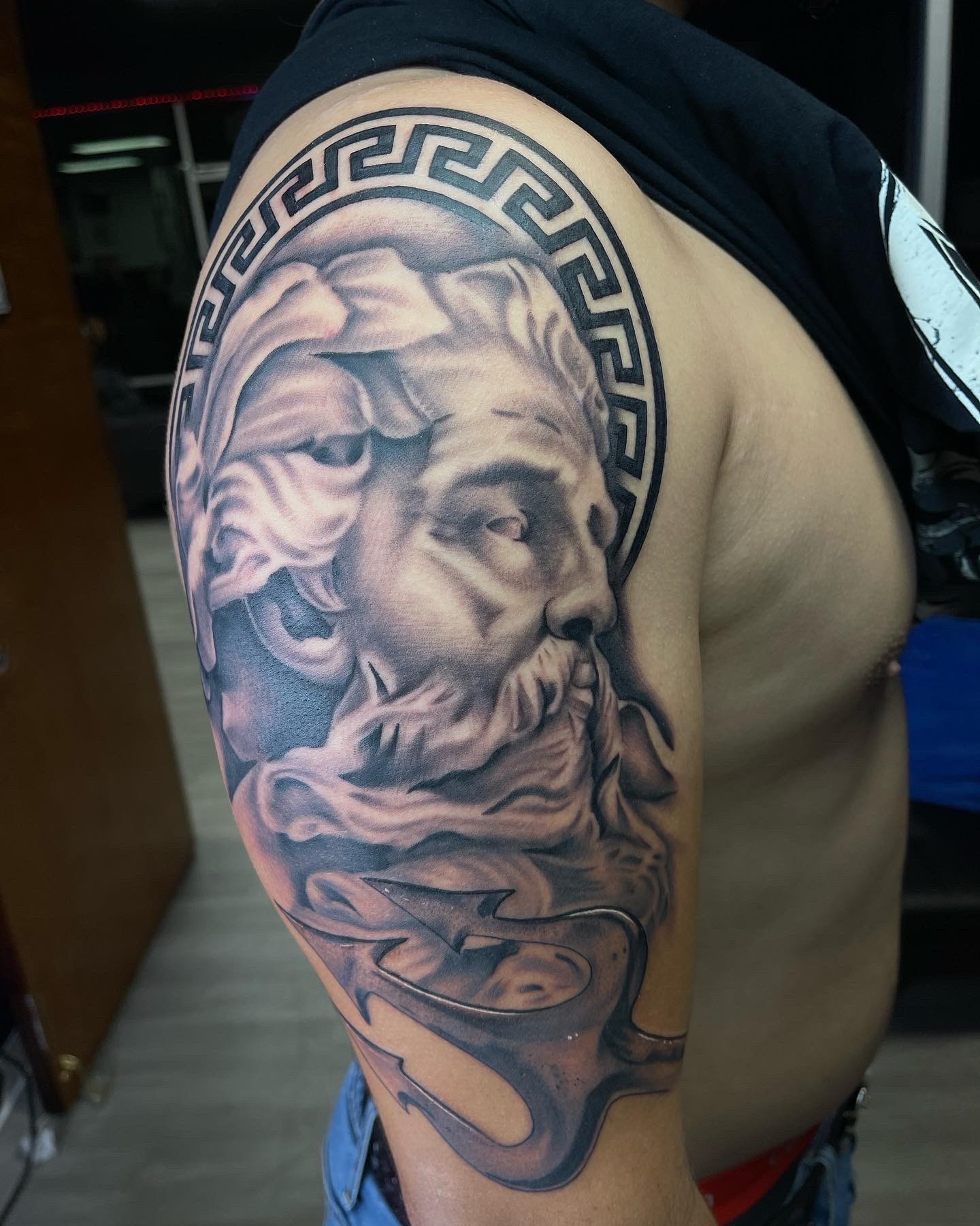 Zeus Sleeve With Animals