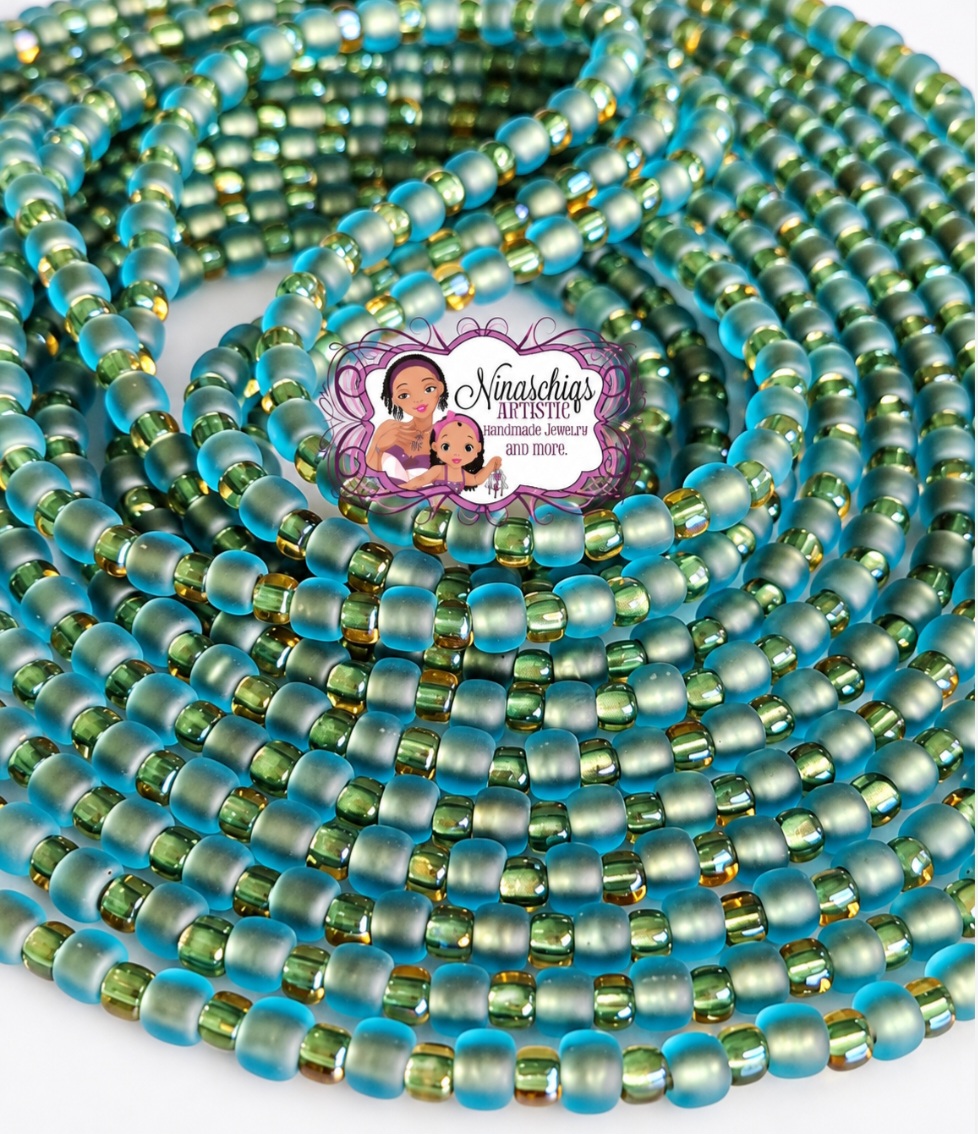 Multiple strands of blue and green beads with a label featuring a cartoon girl and text in Spanish.
